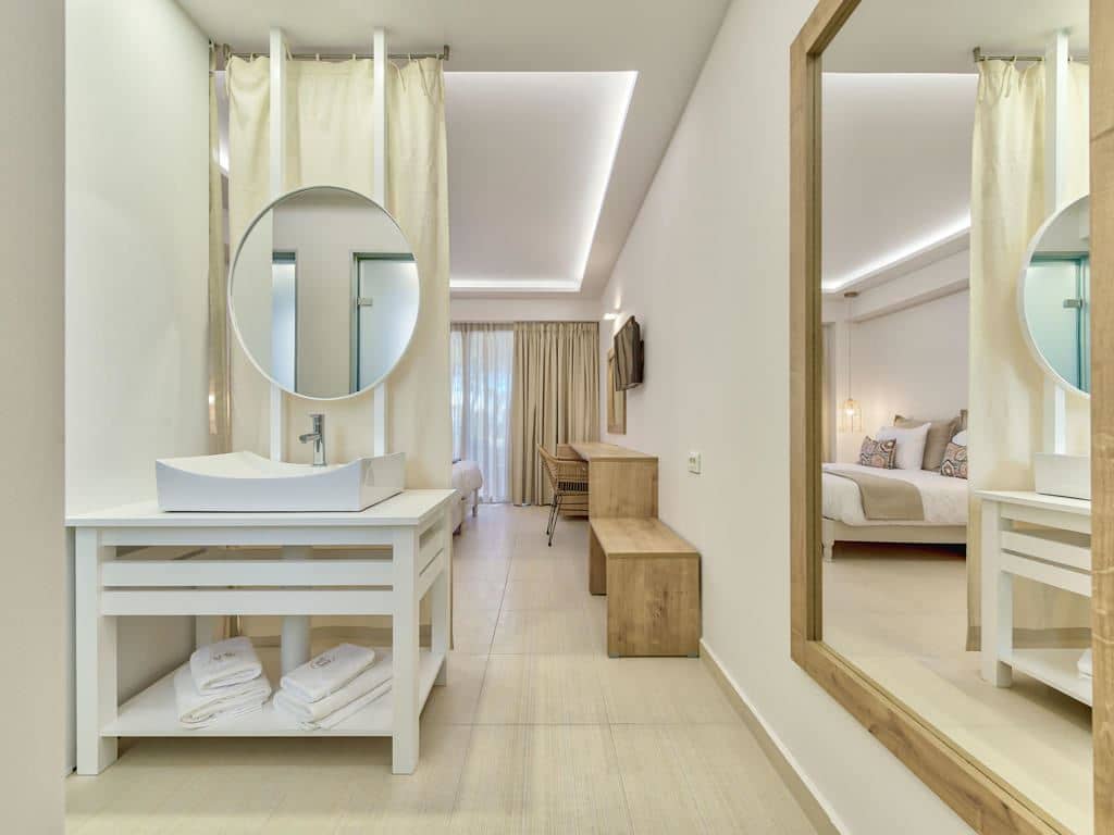 rooms-double-room-superior-balcony