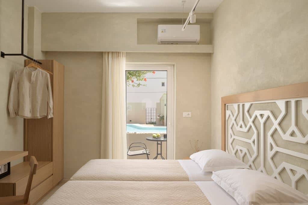 rooms-double-room-deluxe-balcony