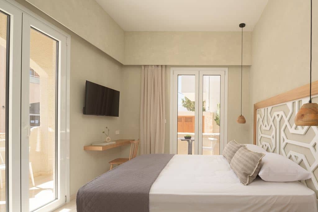 rooms-double-room-deluxe-balcony