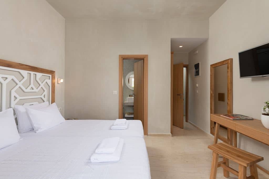 rooms-double-room-deluxe-balcony