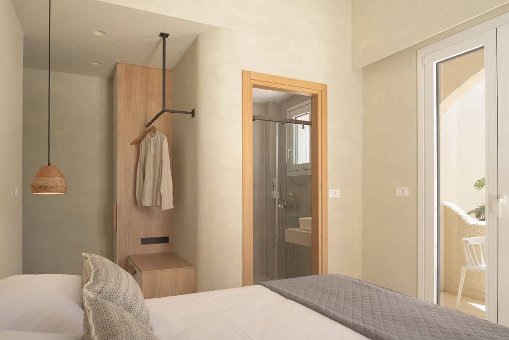 rooms-double-room-deluxe-balcony