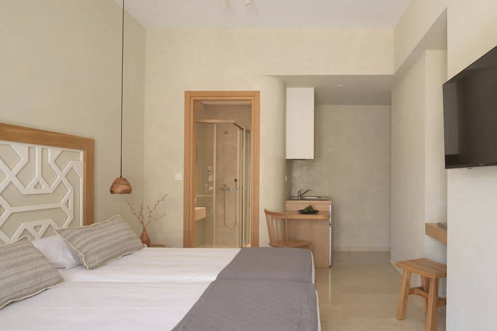 rooms-studio-deluxe-balcony