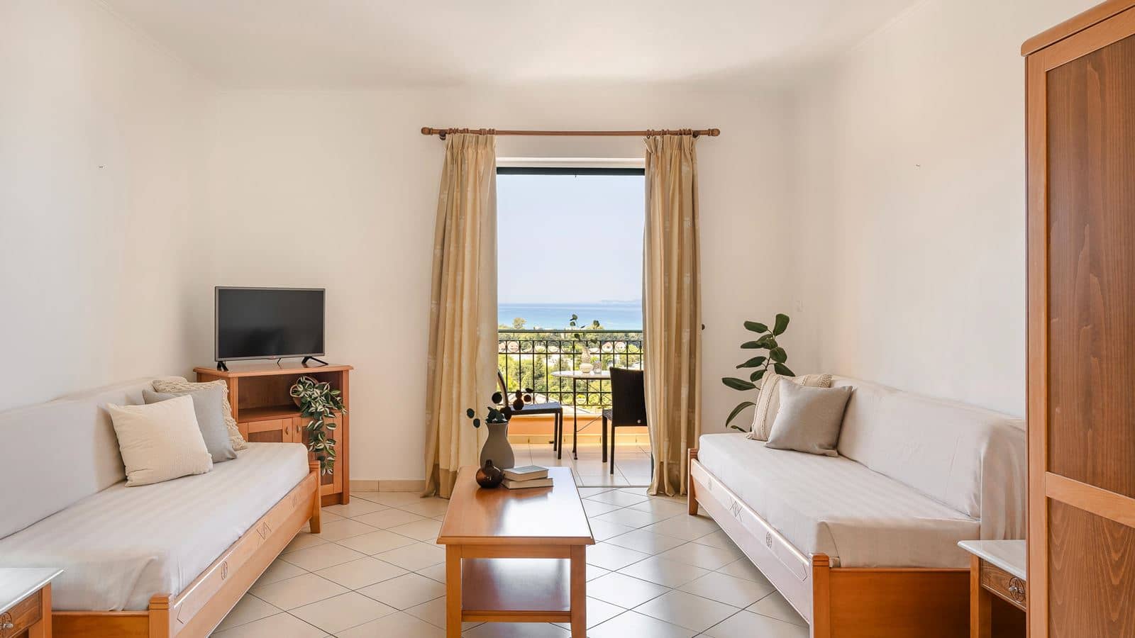 rooms-one-bedroom-family-superior-sea-view-balcony-or-terrace