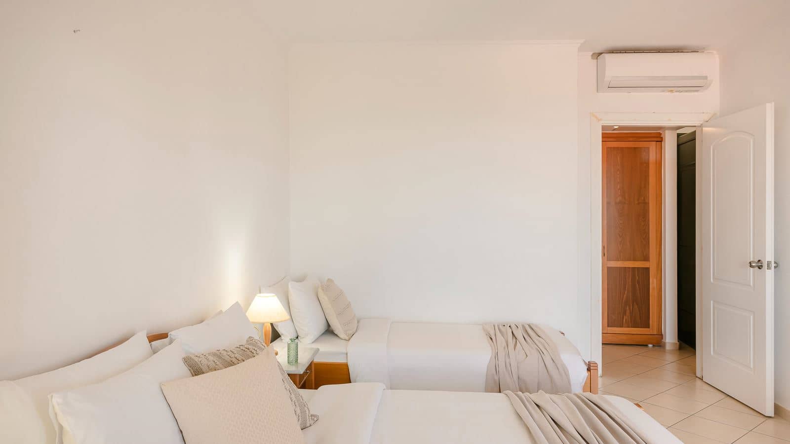 rooms-one-bedroom-family--superior-garden-view-balcony-or-terrace