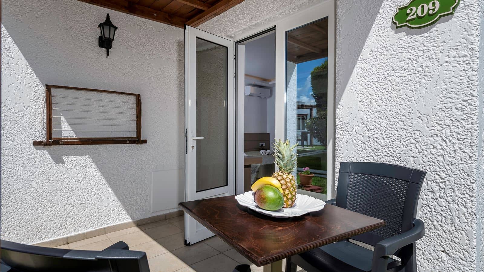 rooms-bungalow-standard-double-gardenview-balcony-or-terrace