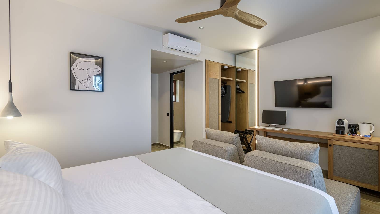 rooms-room-superior-double-gardenview-balcony-or-terrace-with-private-sunbeds