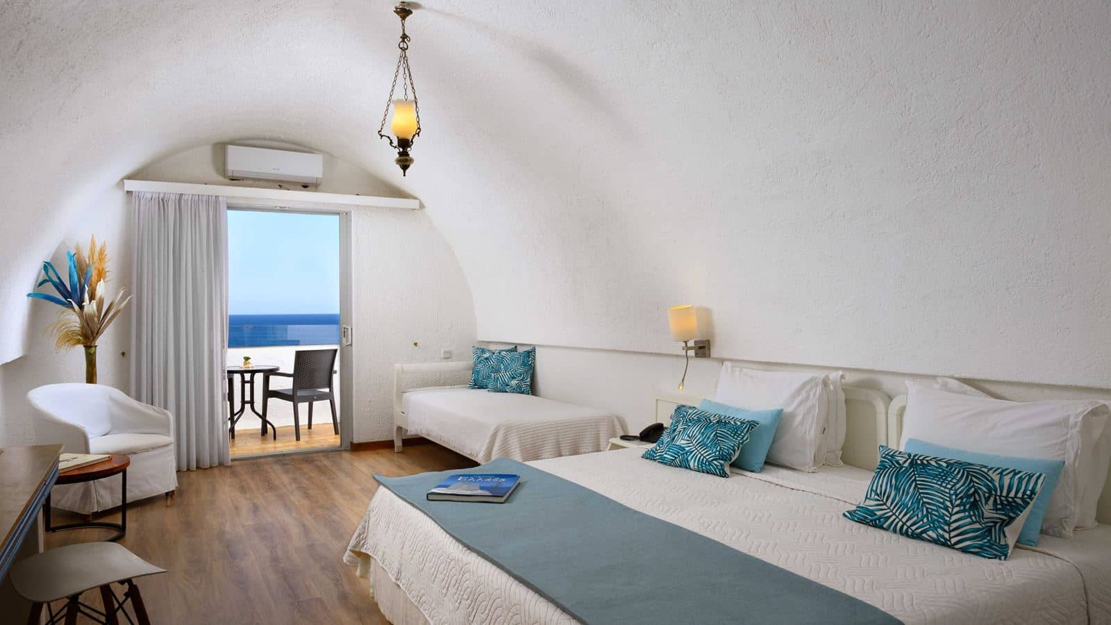 rooms-classic-triple-room-seaview-balcony-or-terrace