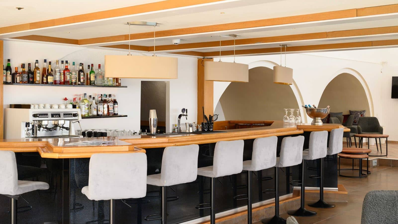 bars-main-bar