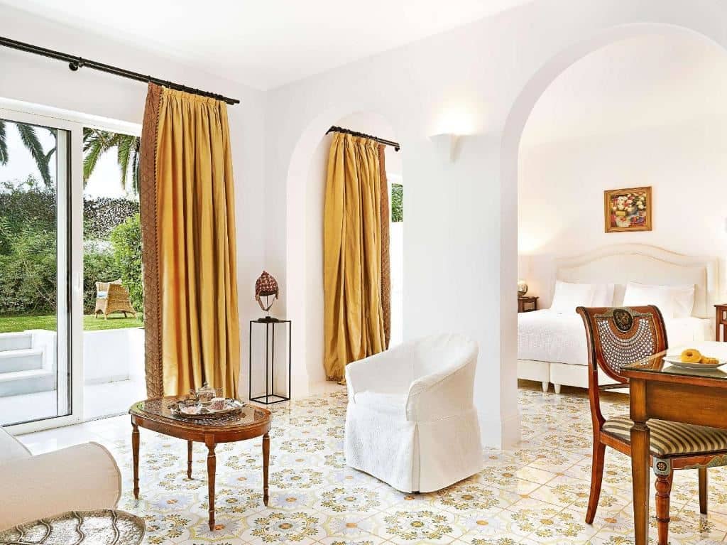 rooms-deluxe-bungalow-suite