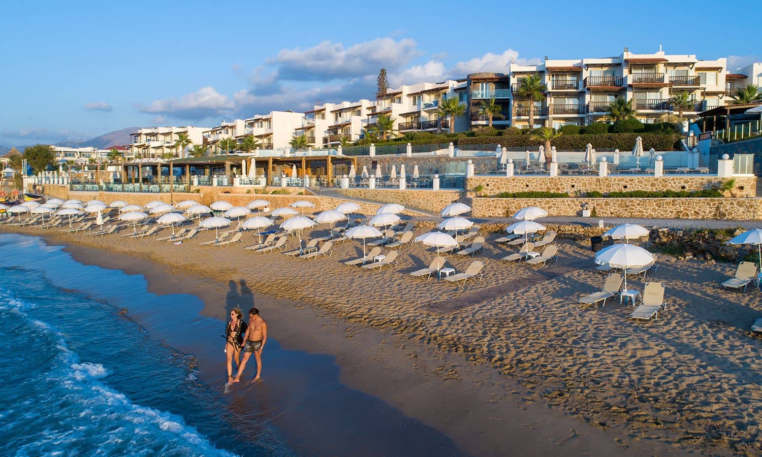 rooms-junior-suite-beach-front-with-own-garden