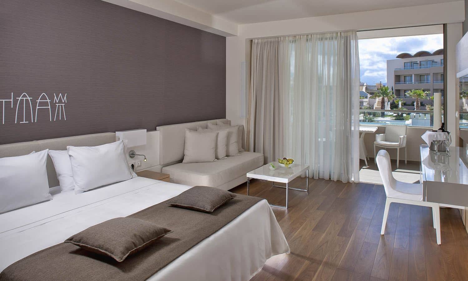 rooms-deluxe-room-pool-view