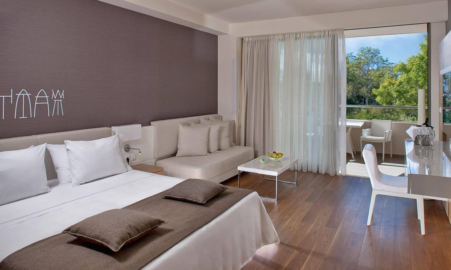 rooms-deluxe-room