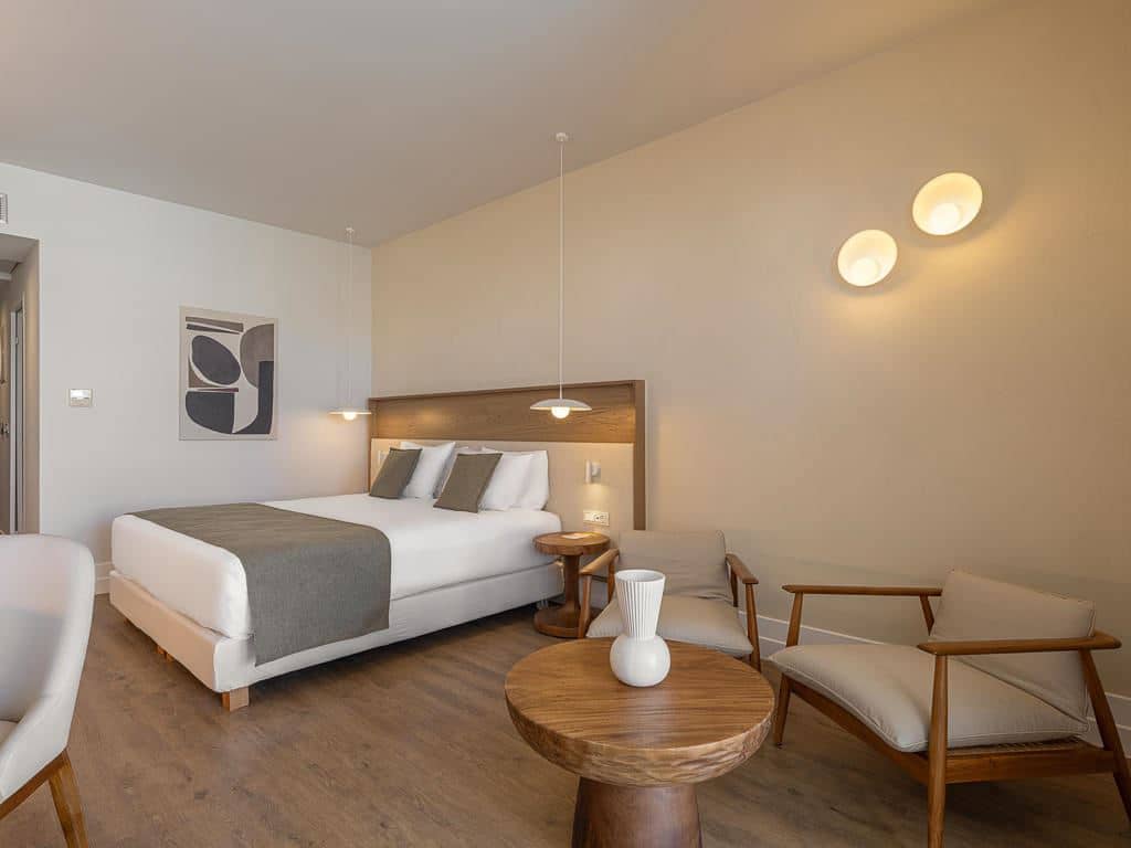rooms-deluxe-room-private-pool