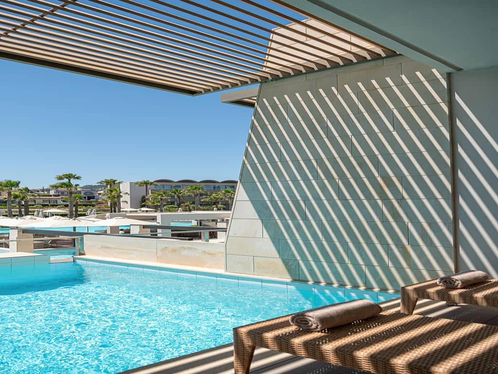 rooms-deluxe-room-private-pool