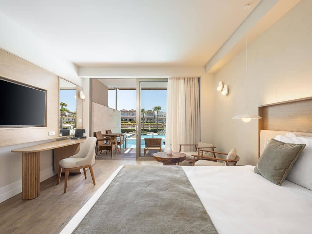 rooms-deluxe-room-private-pool