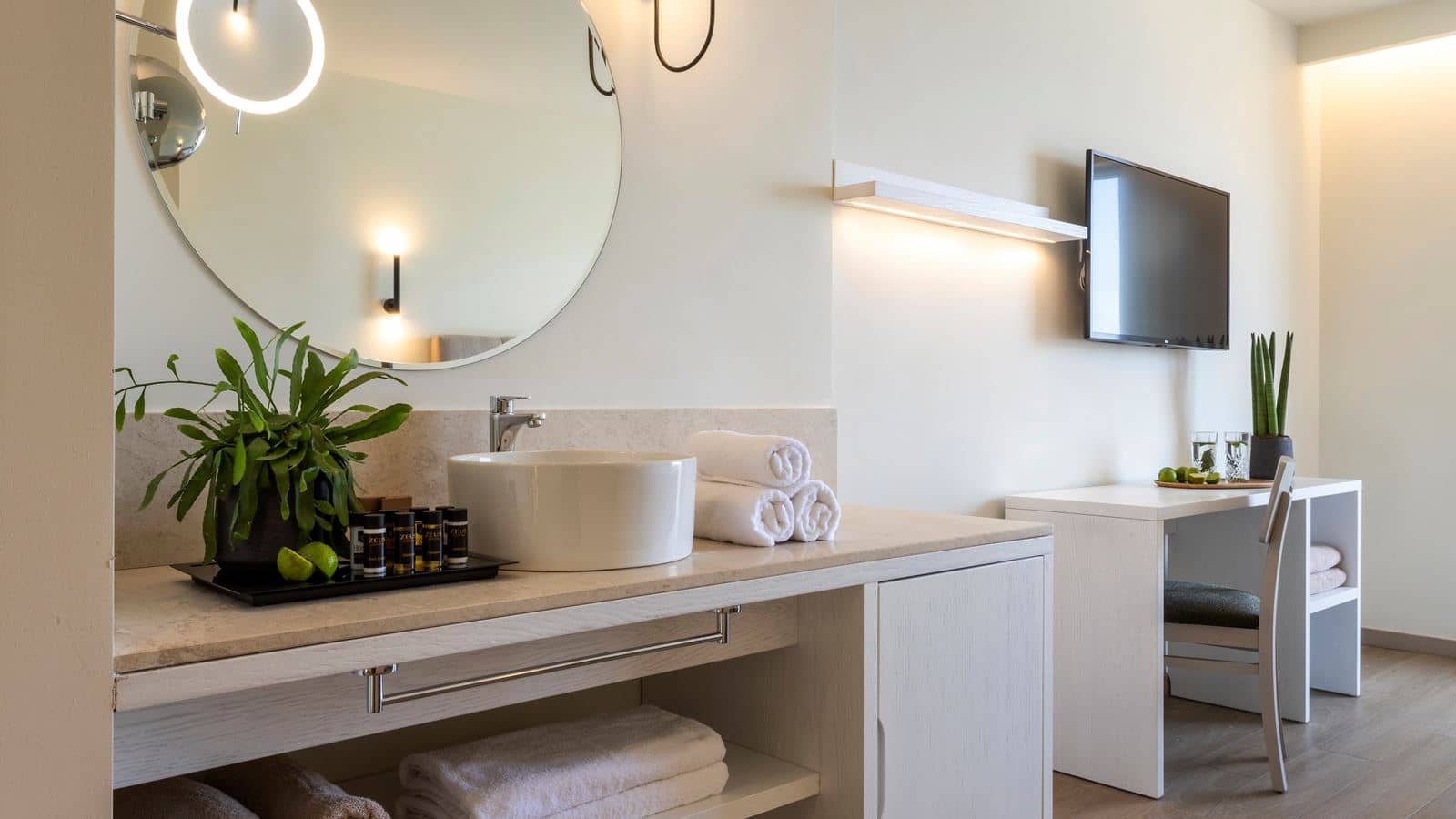 rooms-deluxe-city-view-room