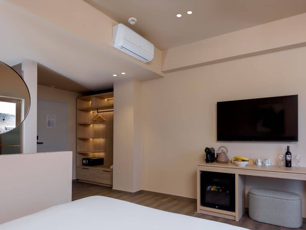 rooms-suite-junior-sideseaview-balcony-or-terrace