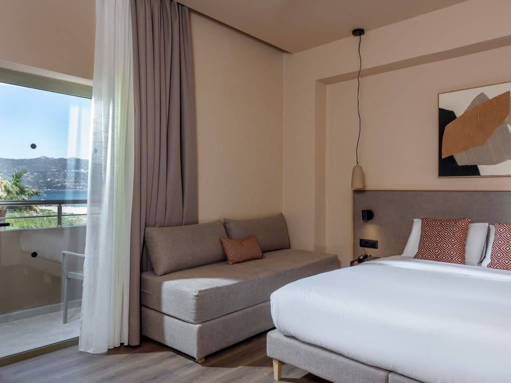 rooms-suite-junior-sideseaview-balcony-or-terrace