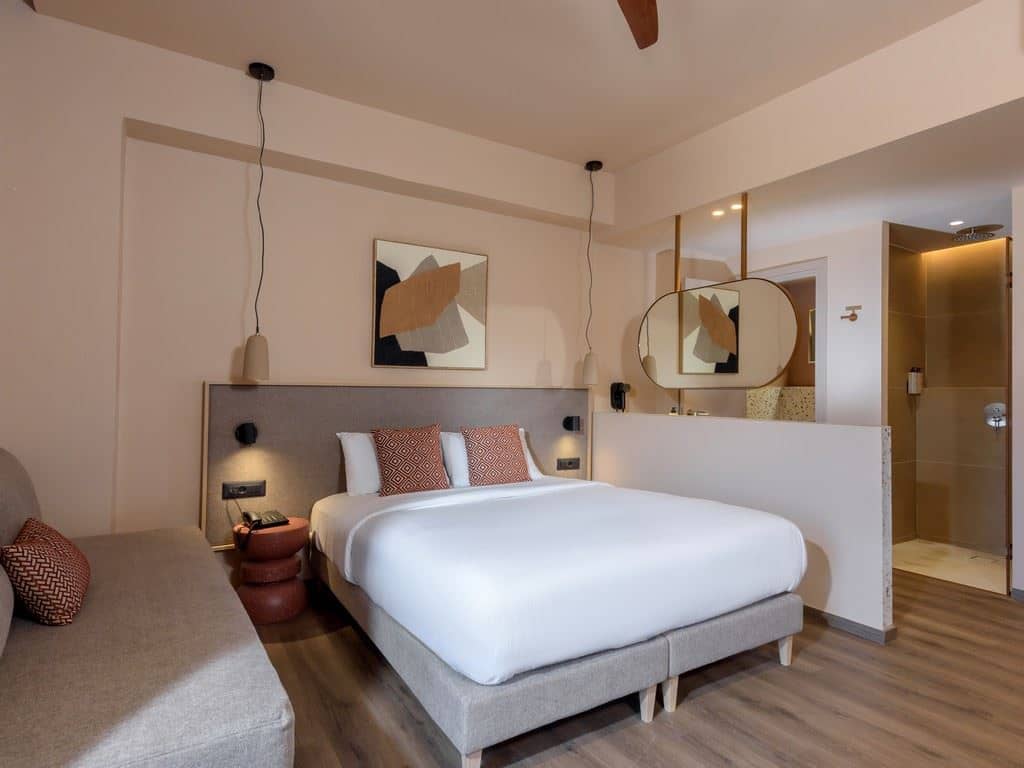 rooms-suite-junior-sideseaview-balcony-or-terrace