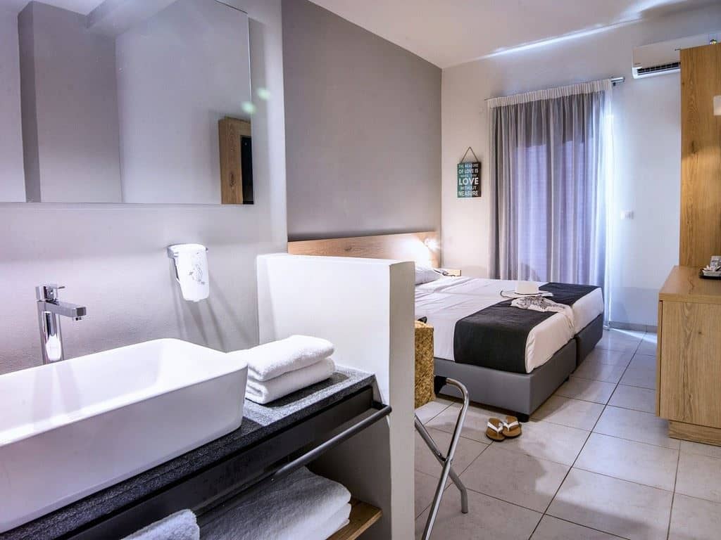 rooms-room-superior-landview-balcony-or-terrace