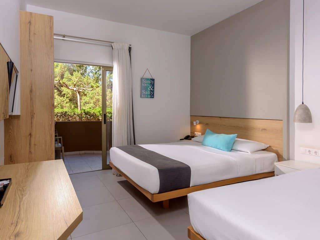 rooms-room-superior-sideseaview-balcony-or-terrace