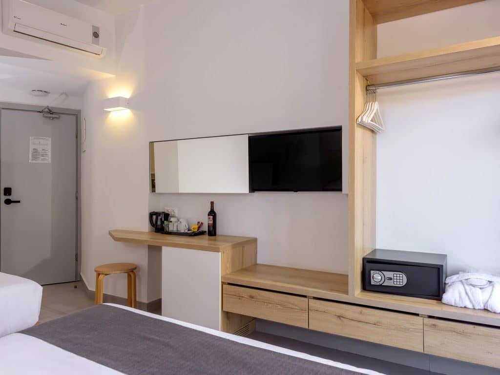 rooms-room-superior-sideseaview-balcony-or-terrace