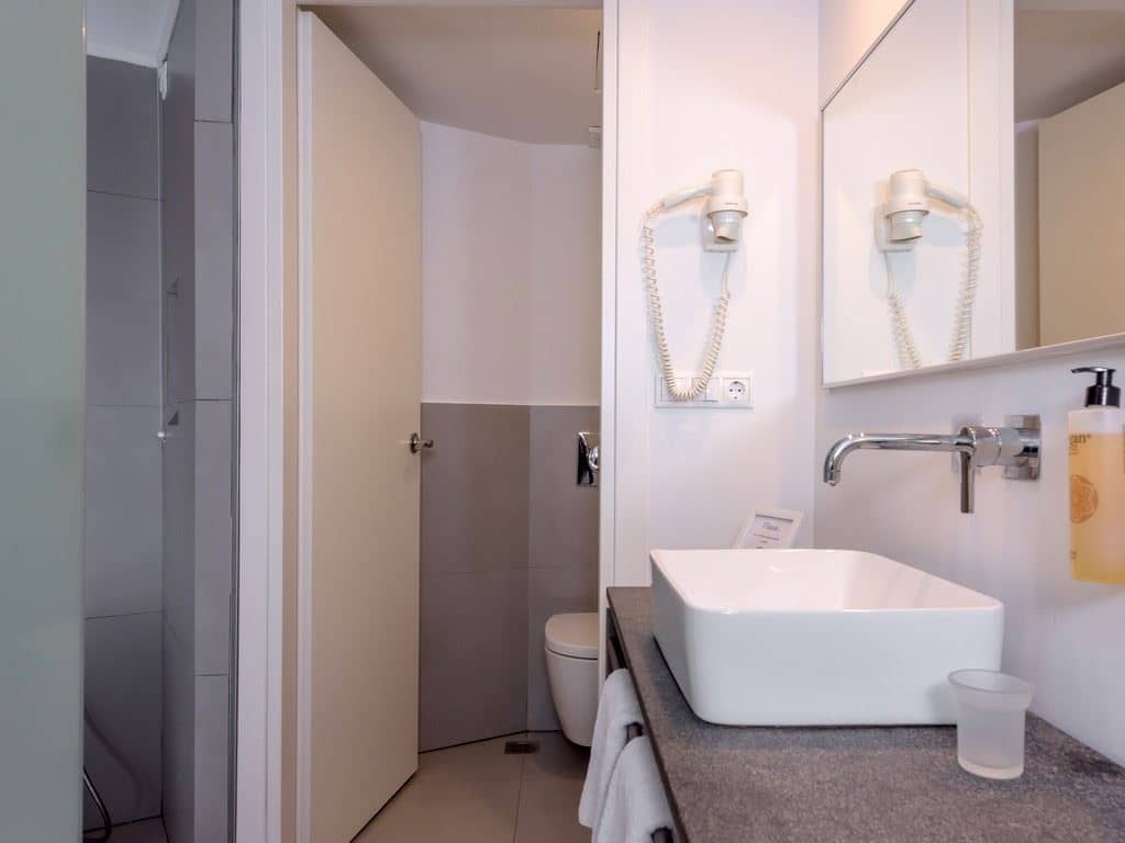 rooms-room-superior-sideseaview-balcony-or-terrace