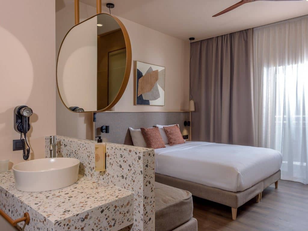 rooms-room-premium-double-balcony-or-terrace