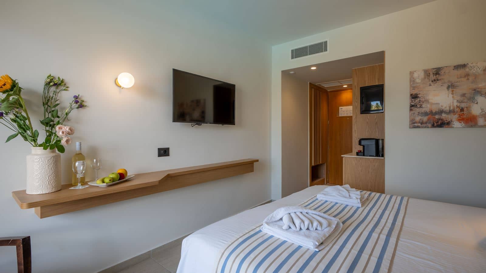 rooms-deluxe-room