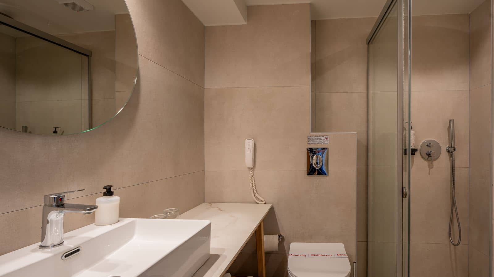 rooms-deluxe-room