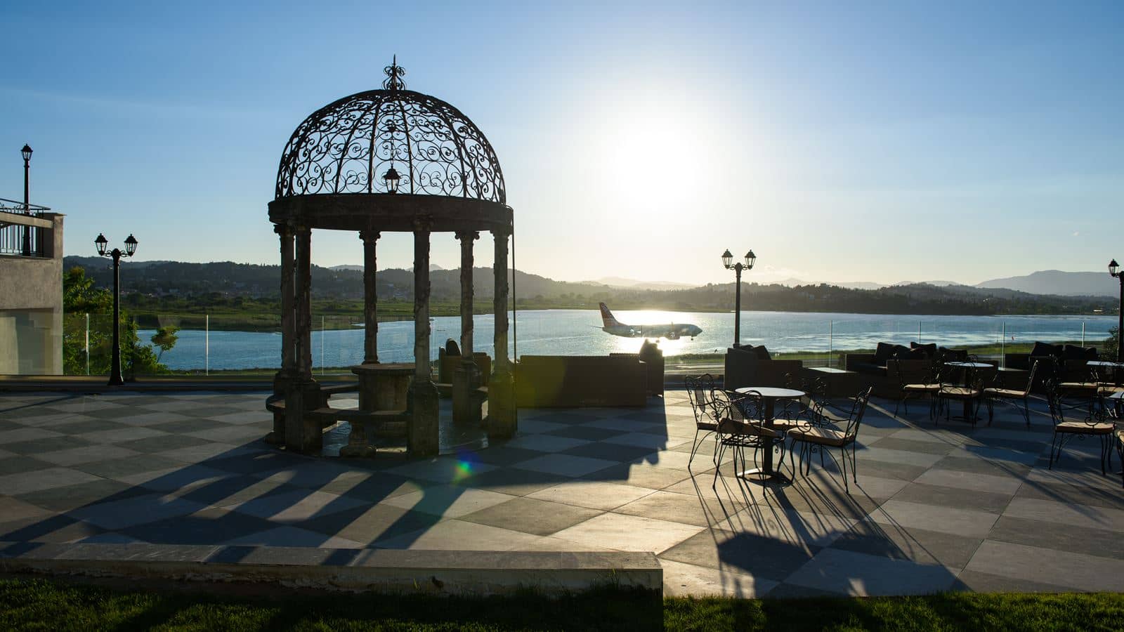 bars-the-royal-grand-veranda