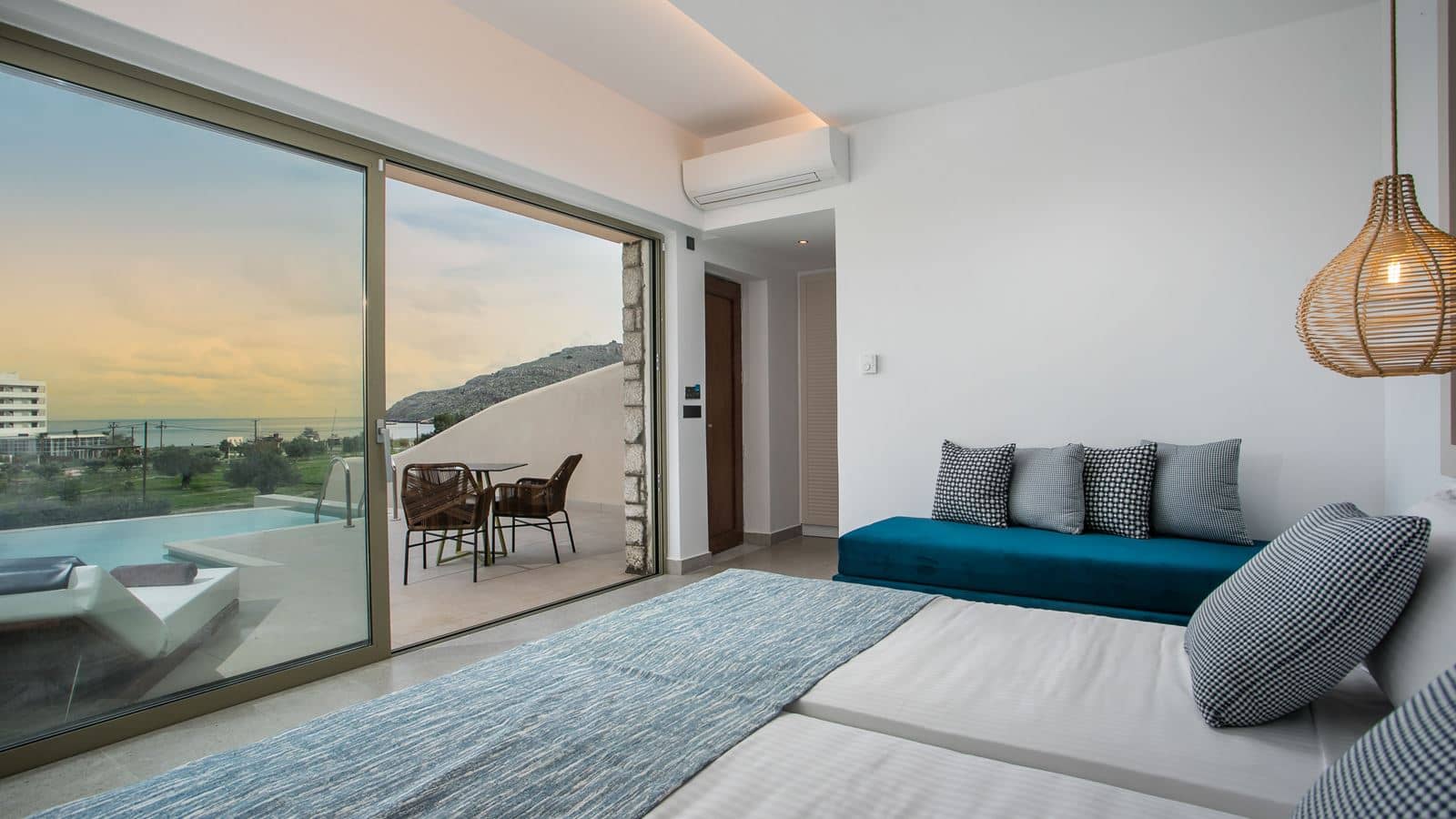 rooms-superior-suites-side-sea-view-with-private-pool