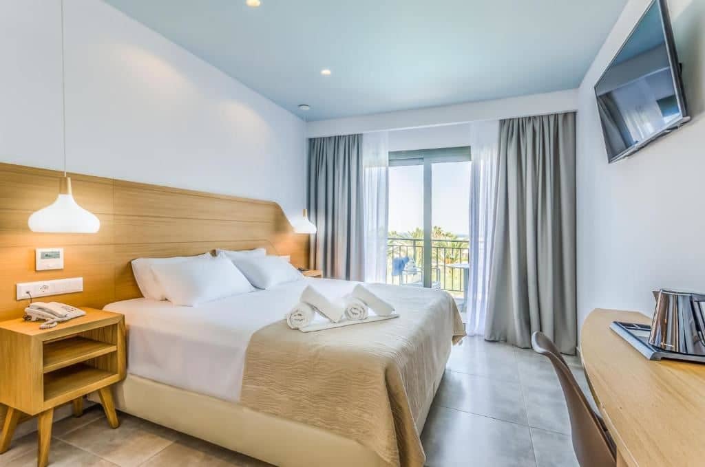 rooms-superior-room