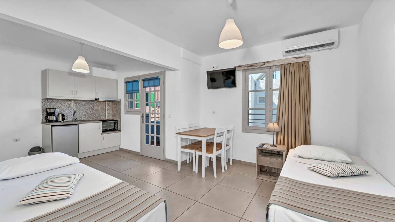 rooms-suite-junior-1-bedroom--living-room-quad-balcony-or-terrace