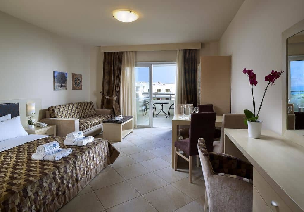 rooms-double-room-land-view