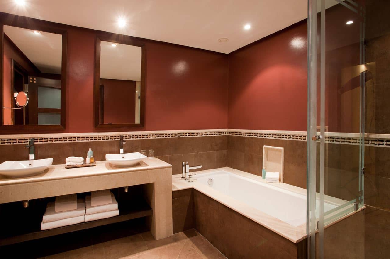 rooms-deluxe-room-pool-view