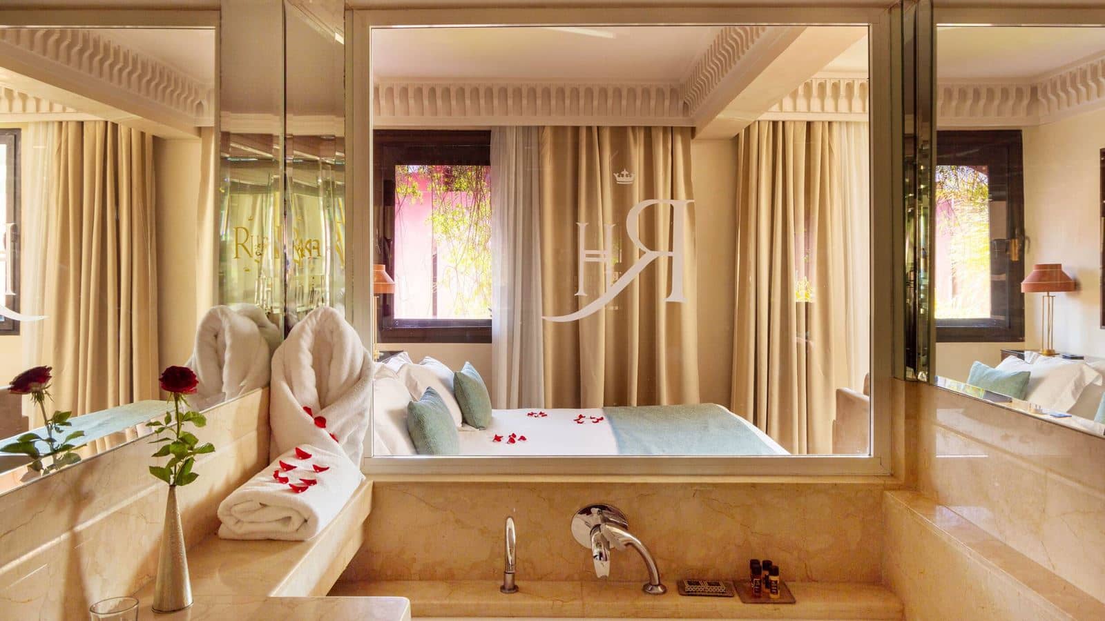 rooms-superior-room