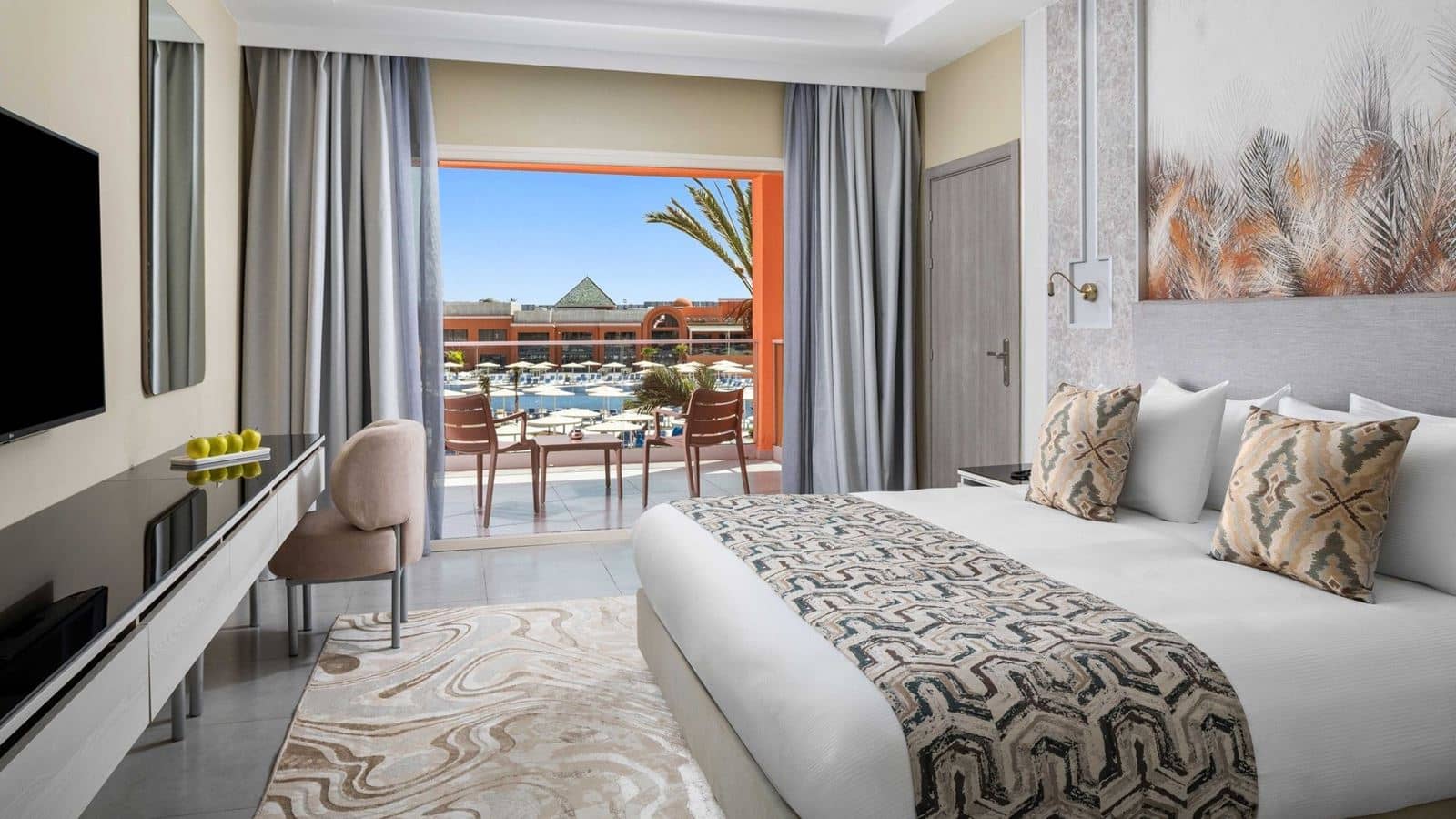 rooms-deluxe-room-poolview