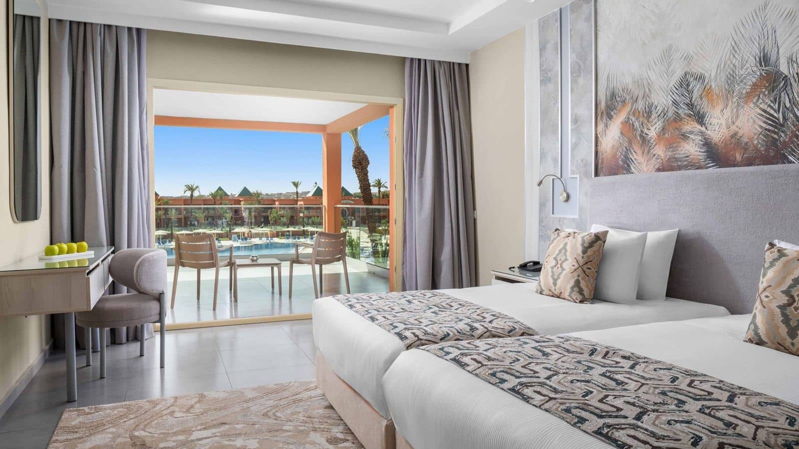 rooms-family-room-poolview