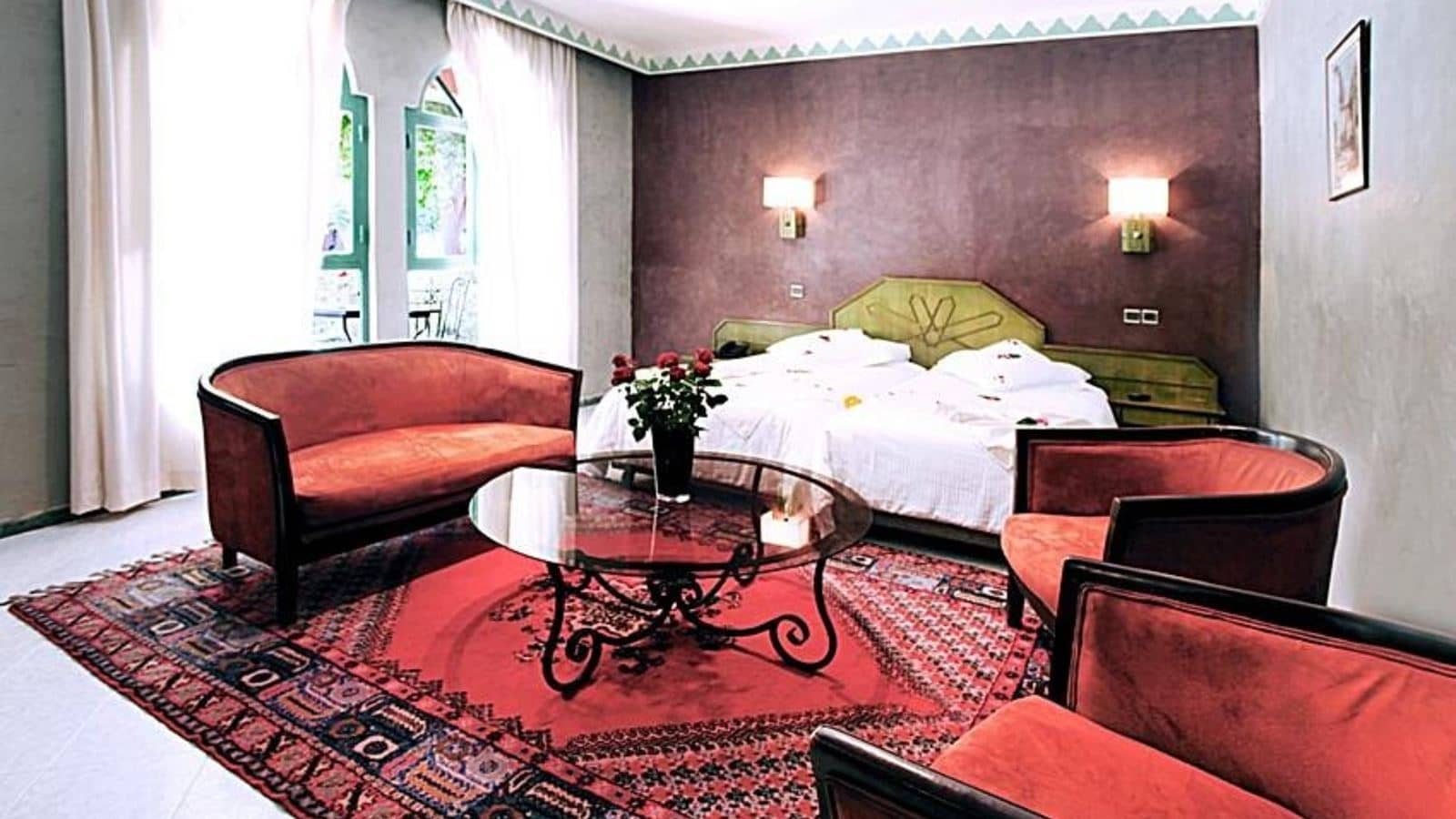 rooms-family-room-garden-view-