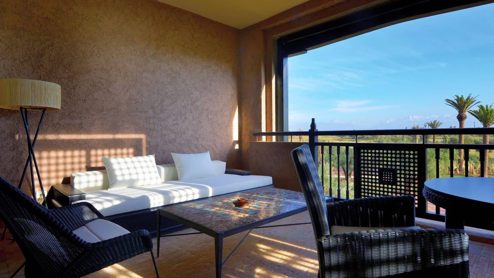 rooms-deluxe-room-mountain-view