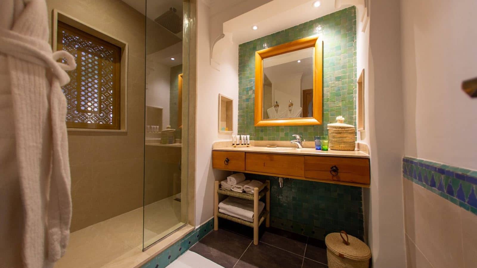 rooms-double-deluxe-room-poolview-balcony