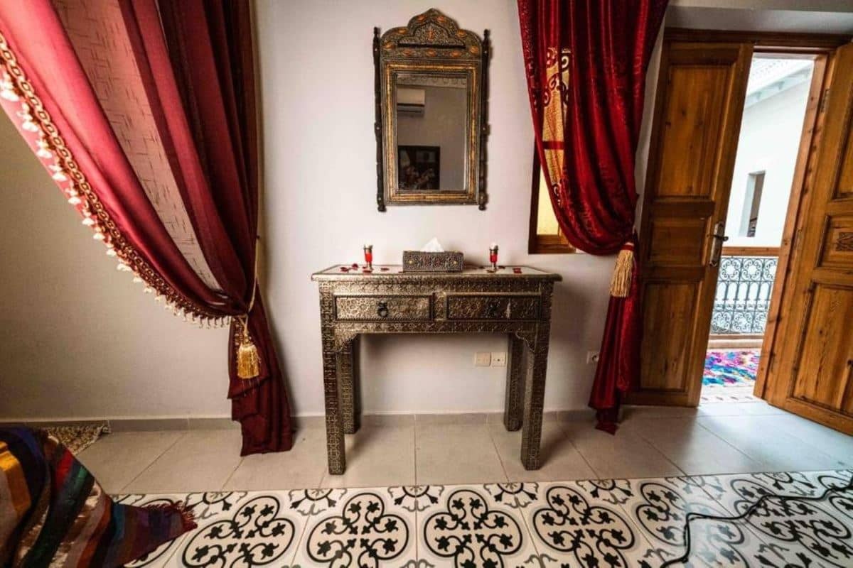 rooms-deluxe-room