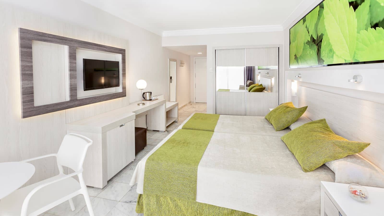 rooms-superior-room
