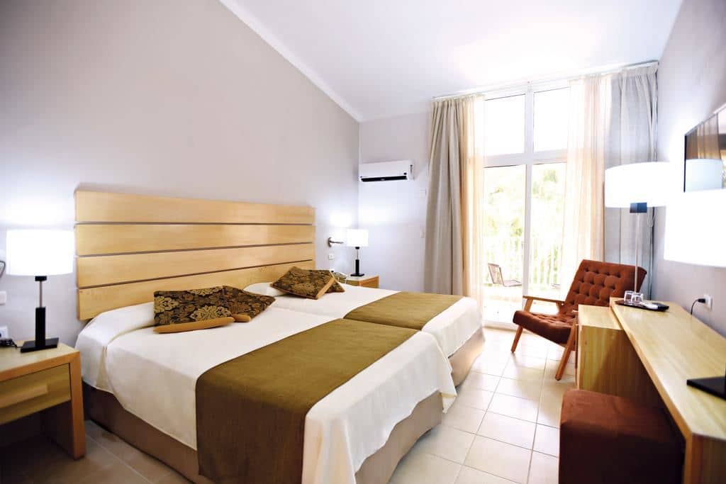 rooms-standard-room