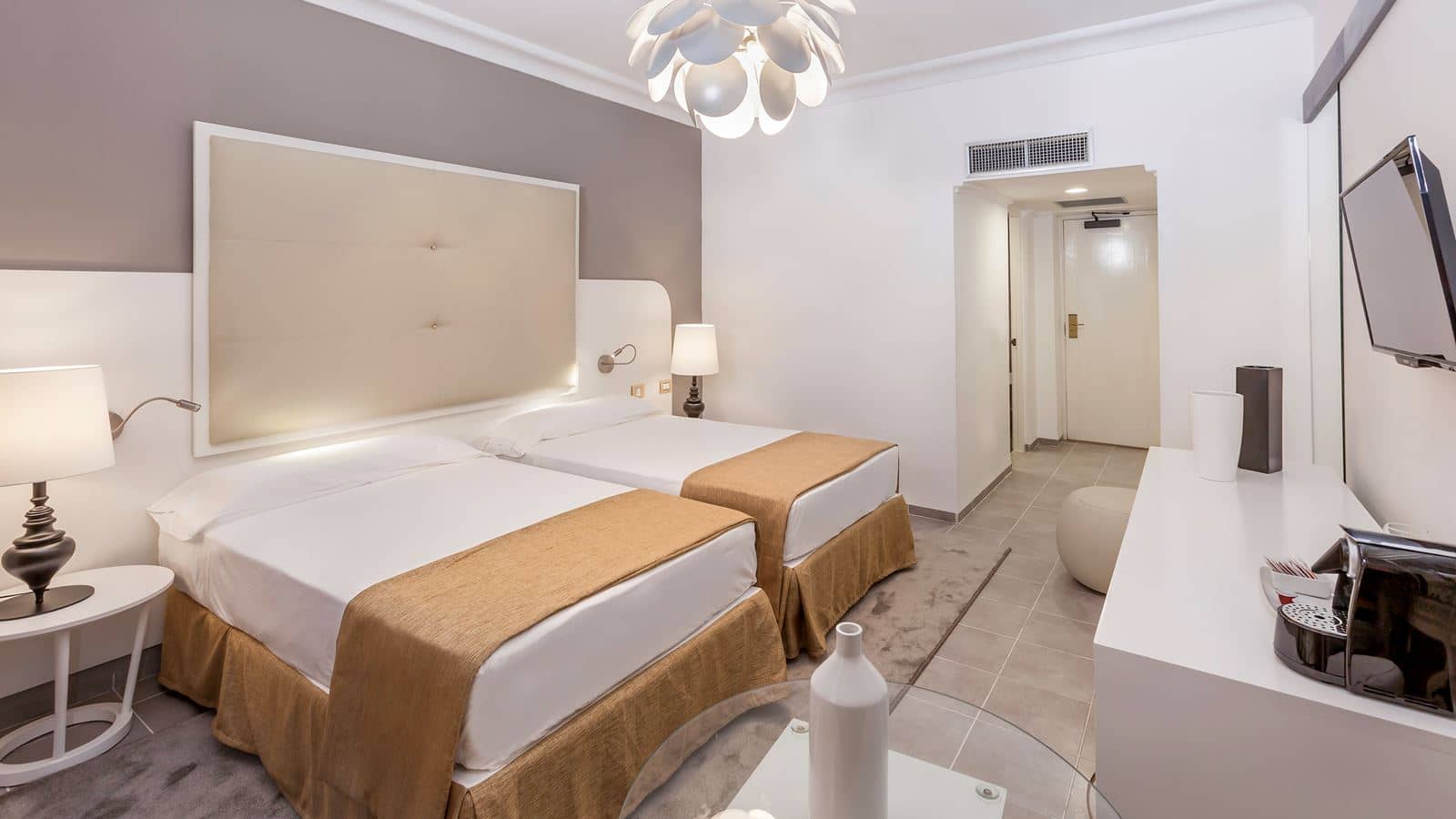 rooms-classic-room