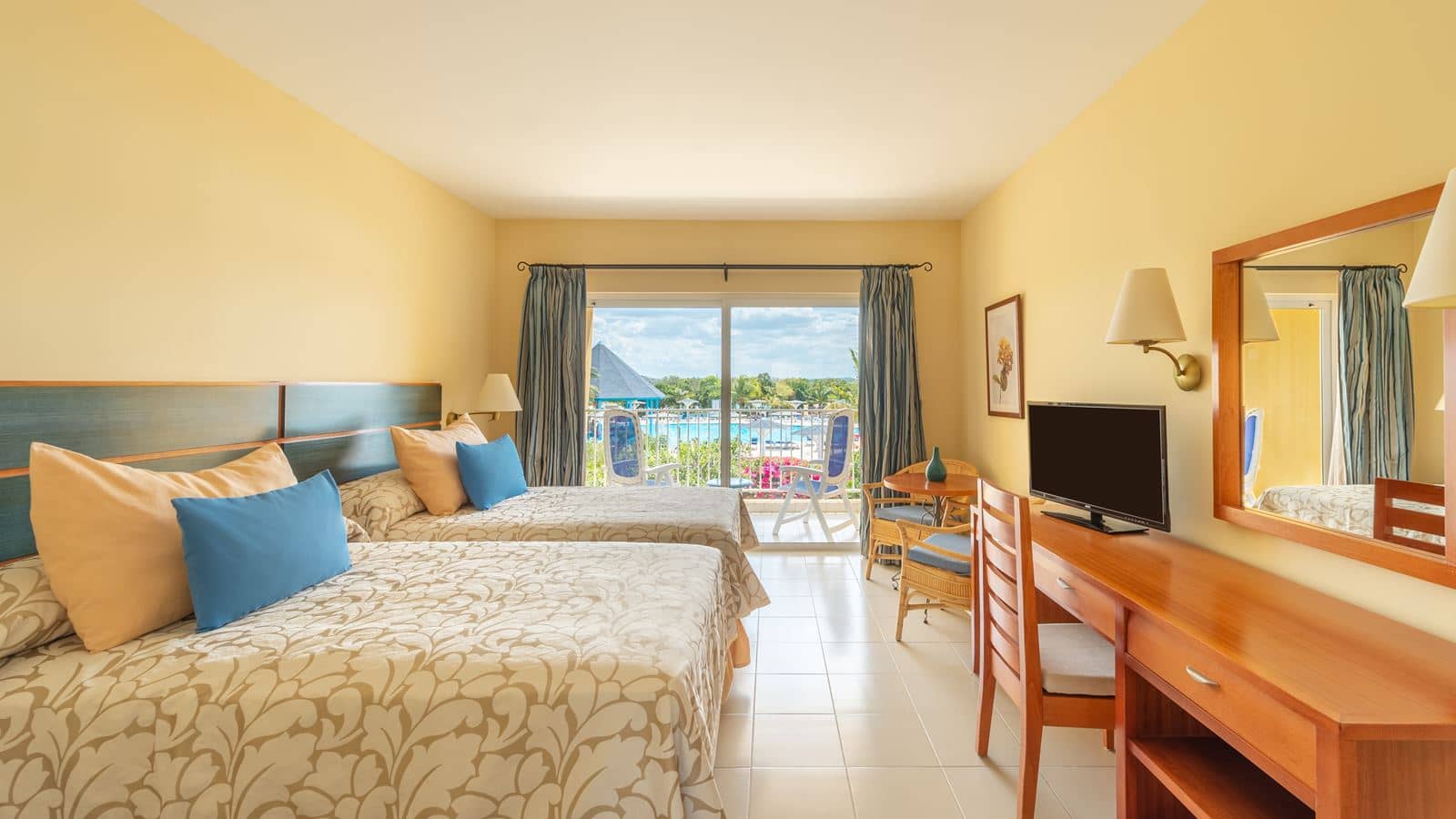 rooms-club-room