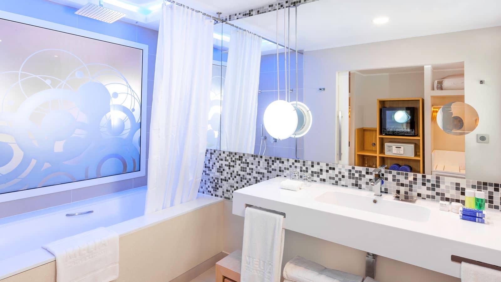 rooms-classic-room