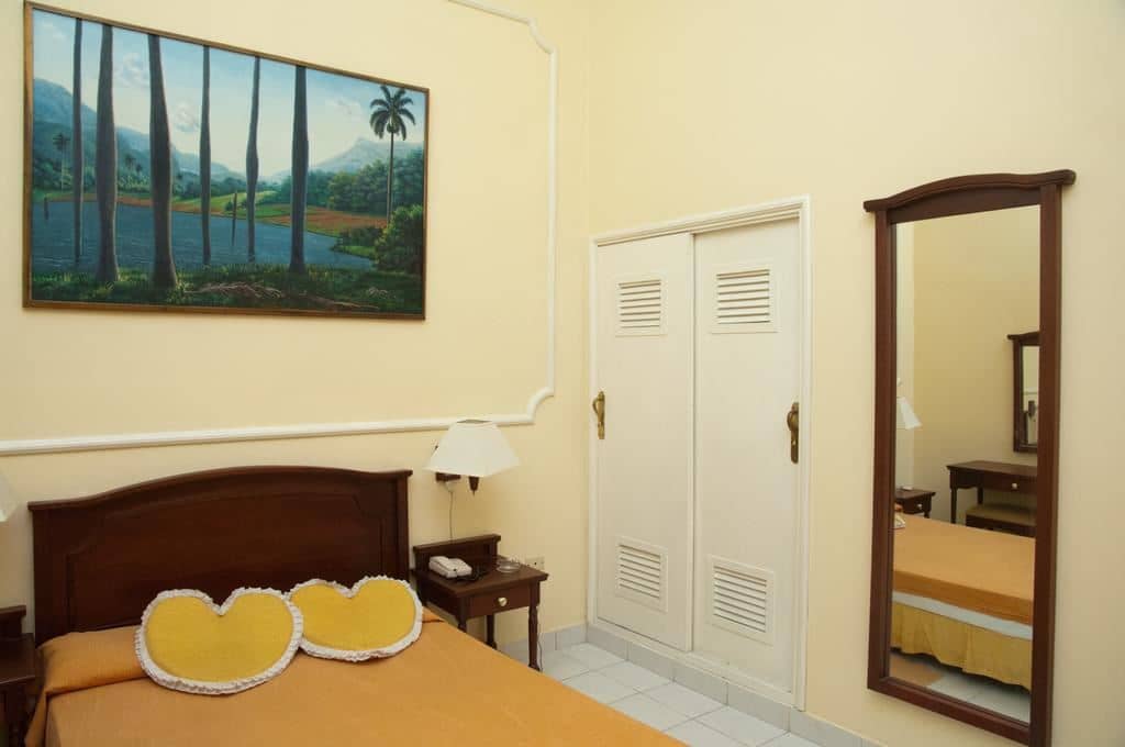 rooms-standard-room