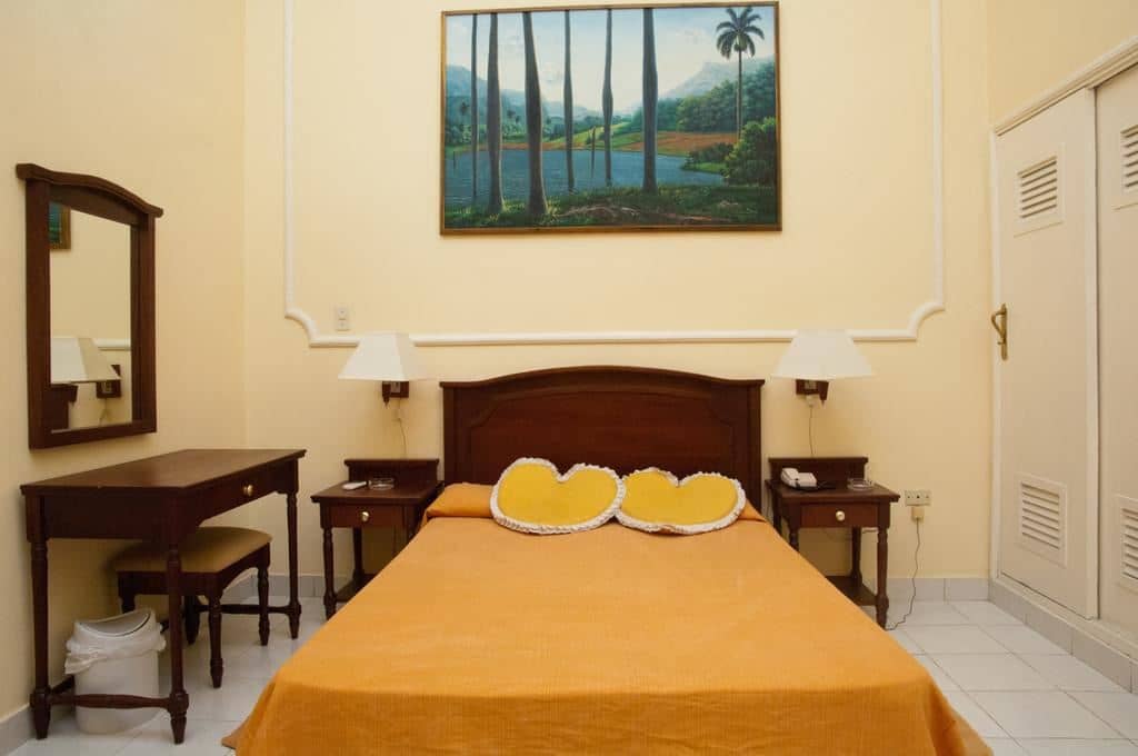 rooms-standard-room